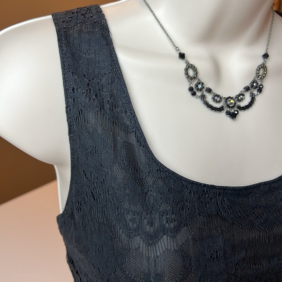 🖤BANANA REPUBLIC BLACK LACE OVER BLACK SHELL TOP SIZE SMALL🖤 - Picture 9 of 16